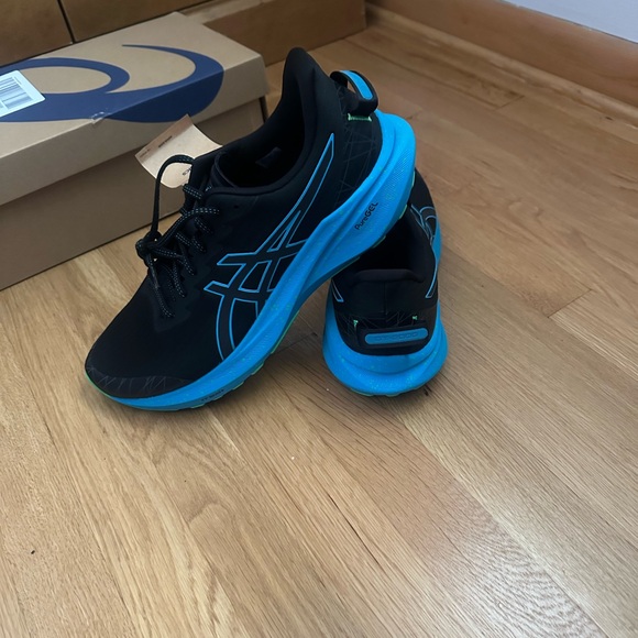 Black and Blue Athletic Shoes ASICS GT-2000 13 - Picture 1 of 7